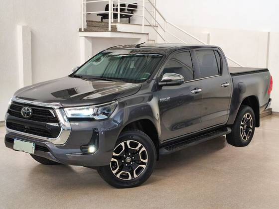 TOYOTA HILUX 2.8 D-4D TURBO DIESEL CD SRX 4X4 AUTOMÁTICO TOYOTA HILUX 2.8 D-4D TURBO DIESEL CD SRX 4X4 AUTOMÁTICO